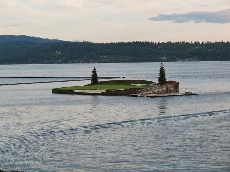 unicorn-meat-is-too-mainstream:  The Coeur d’Alene Resort is a luxury resort hotel