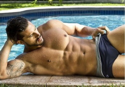 realsexymen:  http://realsexymen.tumblr.com/