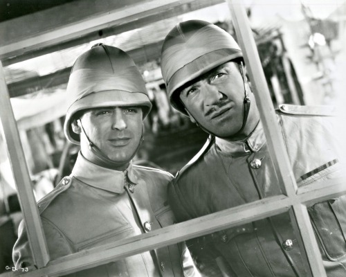 Cary Grant em Gunga Din.Fonte : www.filmbobbery.com , via tinamotta.tumblr.com   