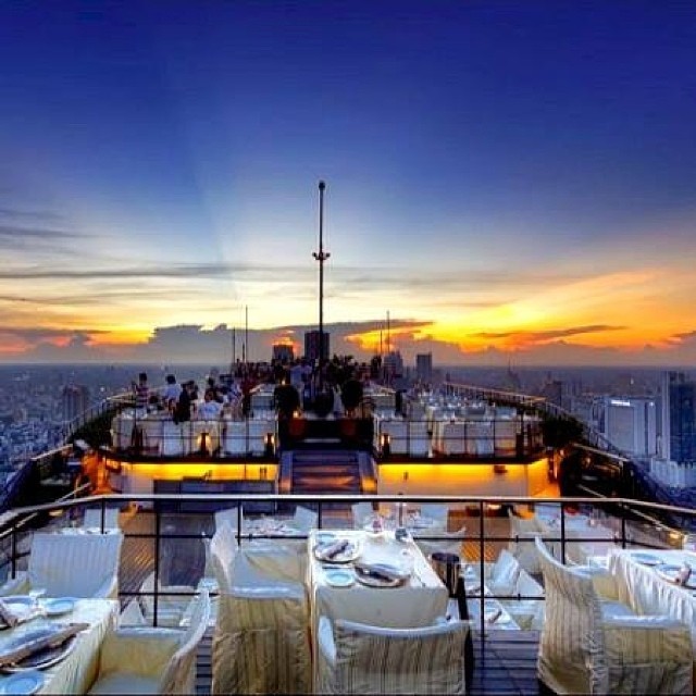 wheredoyoutravel:  The stylish and sophisticated roof top open-air grill and bar