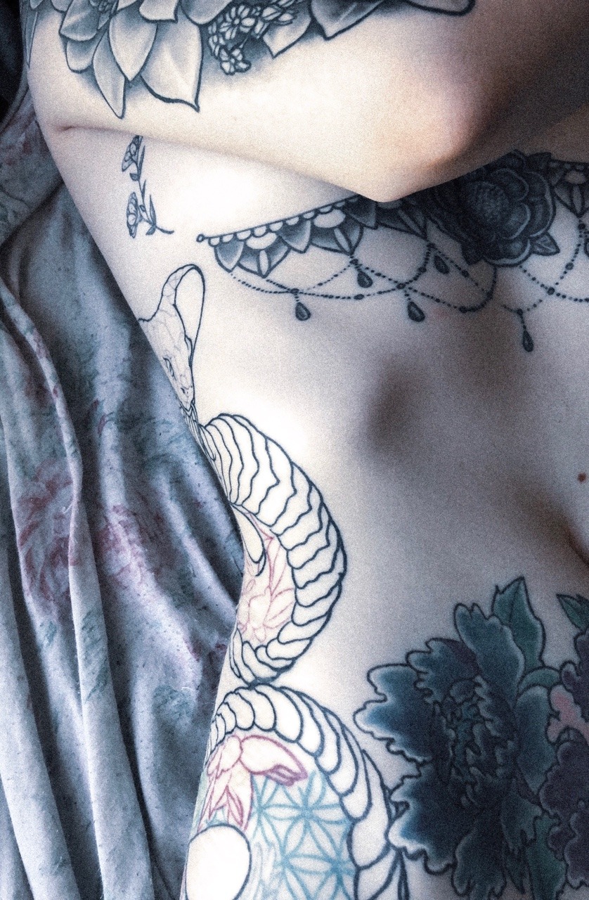 ballad0fthesalad:   floral.  etsy | instagram  