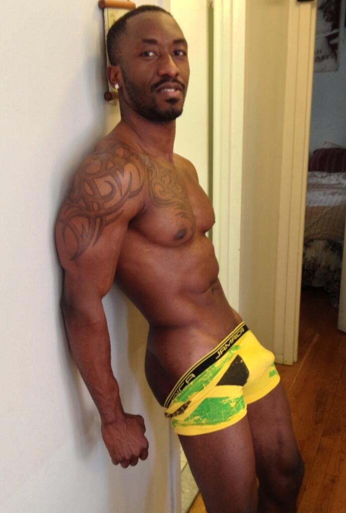 nubianbrothaz:  Downlowdid   |  This Jamaican is too phine for words.