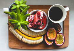 butinblack:  Feastin’ this morning with pomegranate, banana and passionfruit, plus a “Breakfast with Elvis” brew with subtle hints of banana and peanut butter 