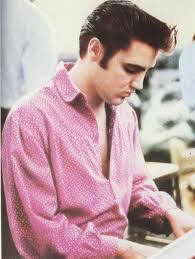 ilovetheking-elvispresley:  He looks good in pink :) 