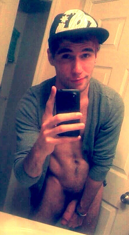realdudesnaked:  Yes. So much yes.  Follow Real Dudes Naked to see more hot amateur