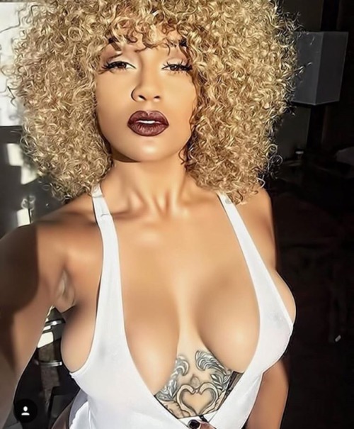 thedopeapproach:  Miss Jones