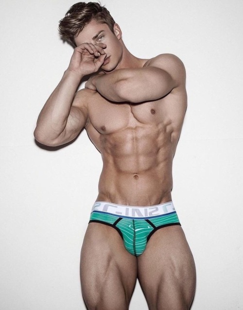 speedothighs:  Hot guy…with speedo thighs!