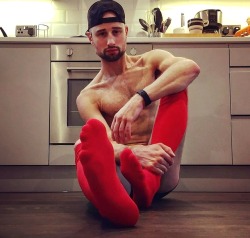 socksandskins: https://socksandskins.tumblr.com/