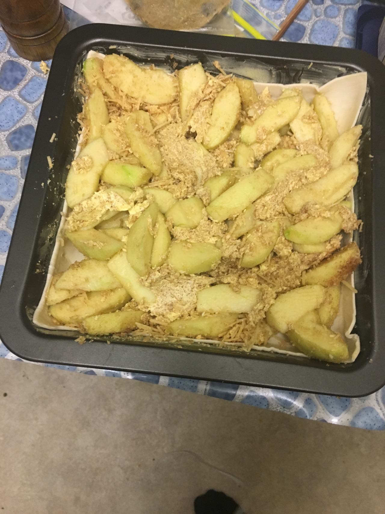 White people put cheese in apple pie????? 