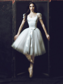 republicx:  Ballet by Mamuka Kikalishvili This dark and artistic photo project remind me the famous “Black Swan” film, directed by Darren Aronofsky. Ballet here is showed from the different angle: more rigorous, less soft or gentle. Love it! 