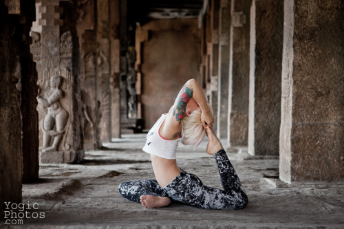 Kate &amp; Sergey Melkote, Karnataka, India Christine Hewitt © yogicphotos.com