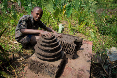 alternativefactsmyguy: prepaidafrica: Meet Gisa, the 13 year old Rwandan with architectural model ma