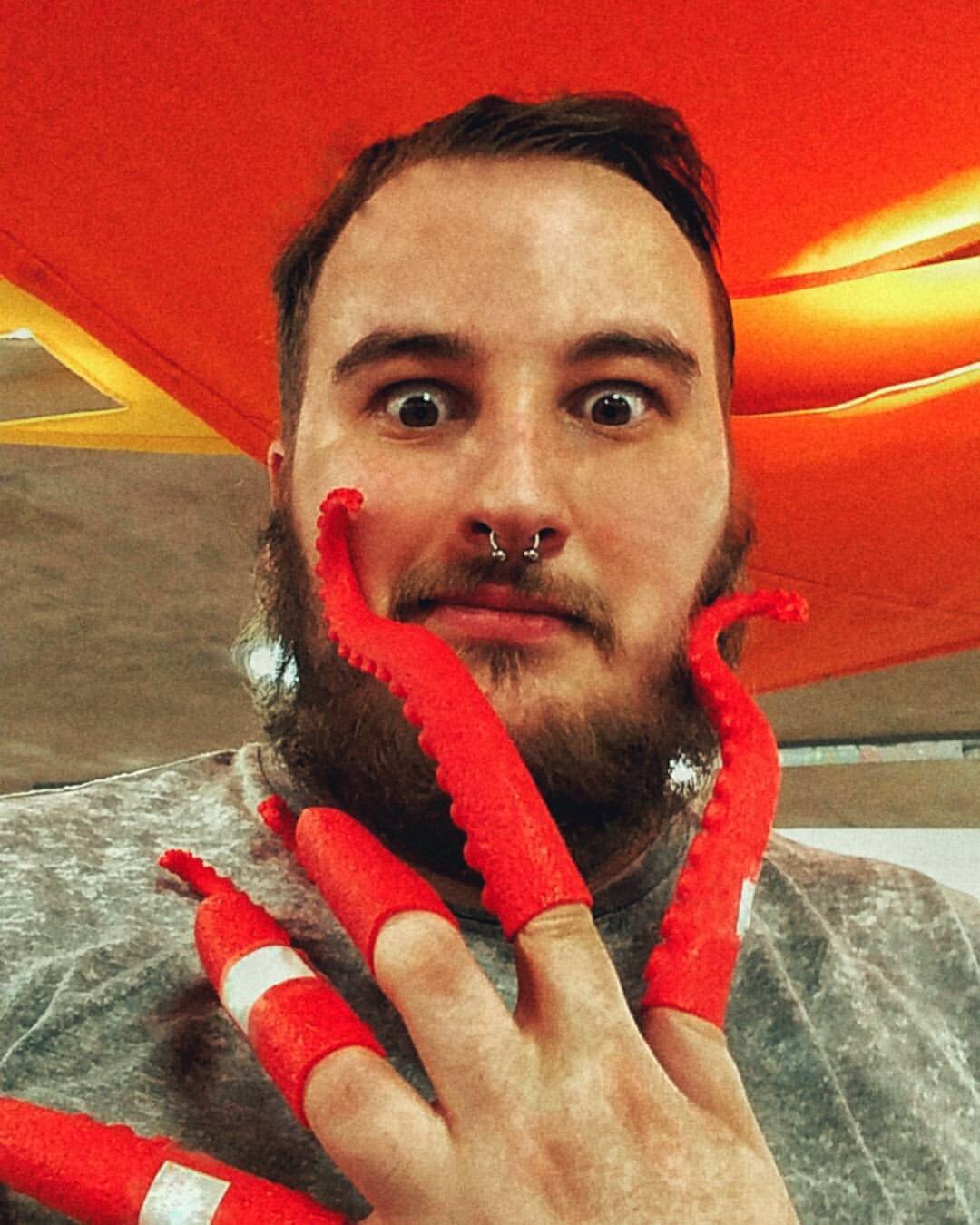 lowesews:  #SeeMeWithTheseHands 🐙 #WhatYouSeeIsntAlwaysTheTruth  (at Paperchase)