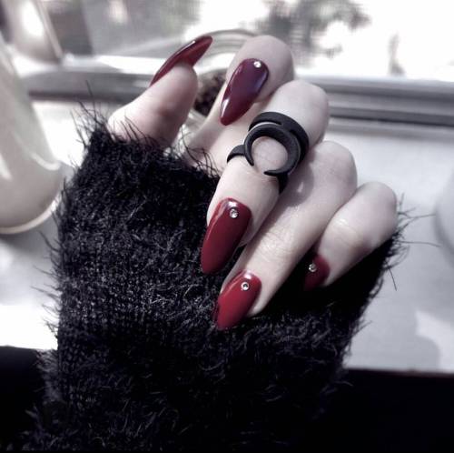 @tequilastar rockin’ her ‘Occult’ Midi ring in black by @rogueandwolf Available at