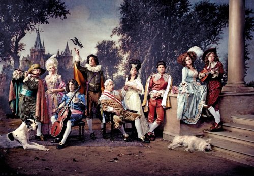 Arrested Development cast in historical costume Anyone else used to watch this show? :) Or will be?T