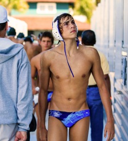 itsswimfever:Two hot guys in well-fitting