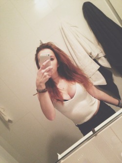 uhmeliamay:I got a new shirt hey also new