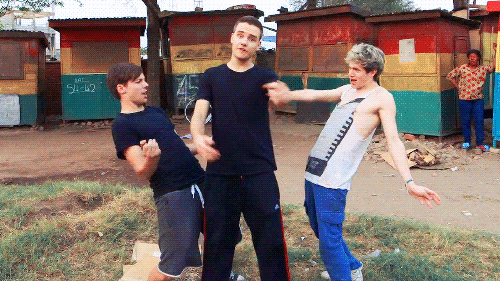larrydirectionss:  Can we talk about how the lady in the back is staring at them like ”white people”