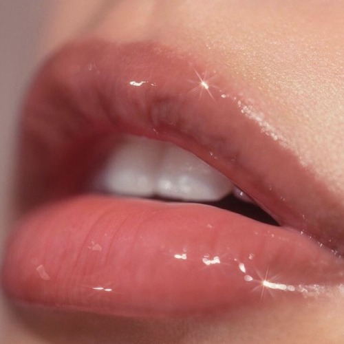 Porn Pics Keep you lips glossed and ready~~~