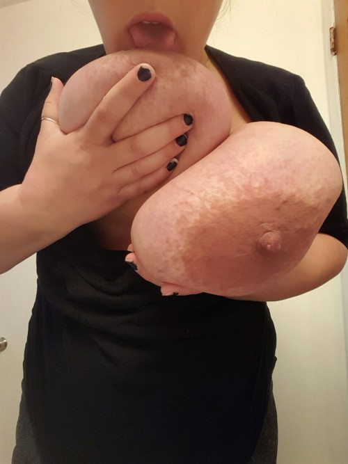 lovemesomebiggirls:  hmcouple:  Happy topless porn pictures