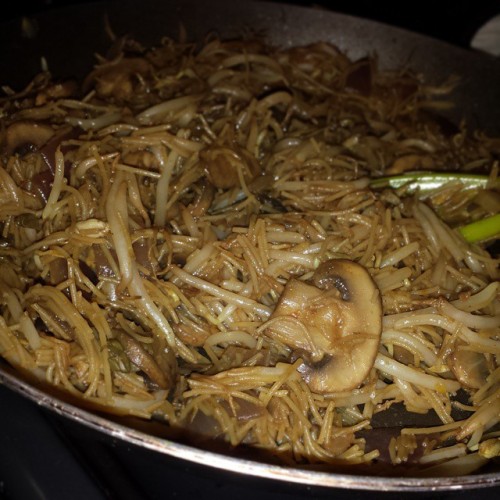 Made a mushroom chop suey tonight and it was bang on!! Rice noodles from Tesco,&frac12; bag of bean 