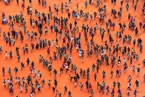 mvtionl3ss:  Schoolchildren in Bobo-Dioulasso, Hauts Bassins region, Burkina Faso. Photo by Yann Art