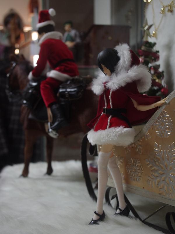  RivaMika Figurine Theater: Happy Holidays from Levi &amp; Mikasa&rsquo;s