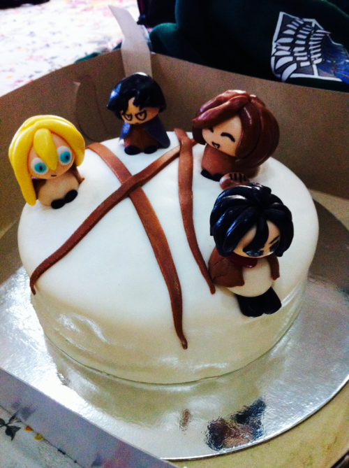 was just getting ready to leave for work this morning when Mike dropped by the house to give me this cake and it’s snk themed! haha look at Levi’s grumpy face! How can I even eat this it’s too cute haha