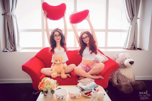 Porn Pics Once more: Quynh Nhi and Ny Bear - very cute!