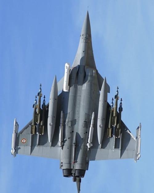 planesawesome:   Beautiful Rafale F-3R of