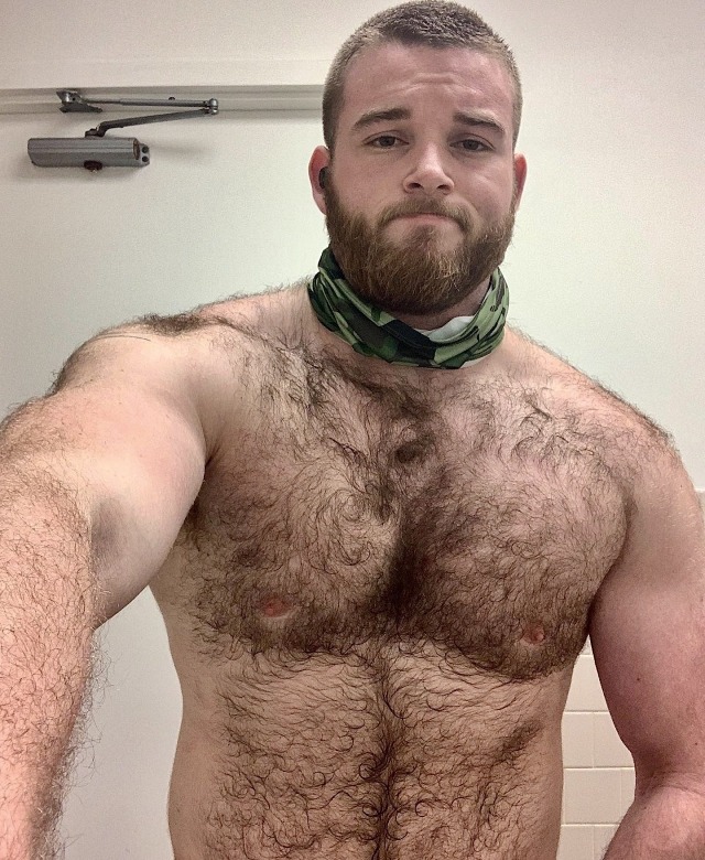 hairyobsessionss:https://hairyobsessionss.tumblr.com/Hairy Furry Men