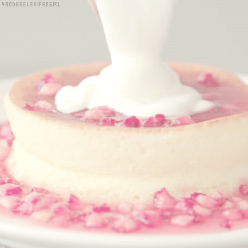 minnie-kittie: “ 딸기 수플레 팬케이크 ” Strawberry Souffle Pancake Video ©: ☆✘ PLEASE DO NOT