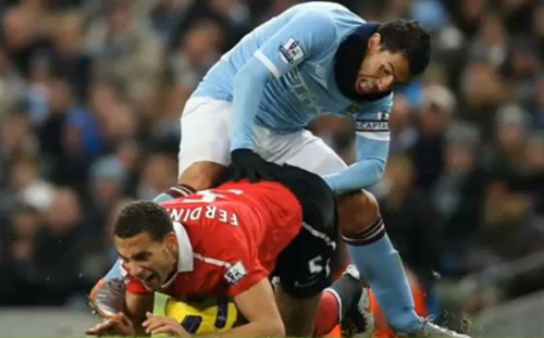 Sex Carlos Tevez Fists Rio Ferdinand on field pictures