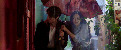 dingyuxi:  Didn’t you bring an umbrella earlier? I lost it.
