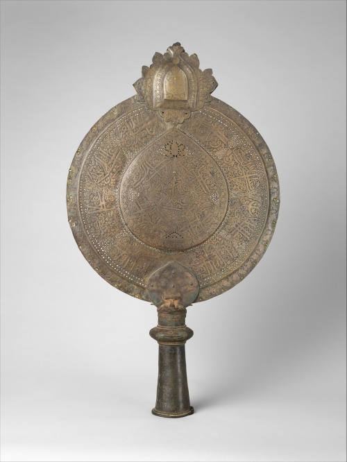 Deccani Alam (Standard)Object Name: StandardDate: late 16th–early 17th centuryGeography: India