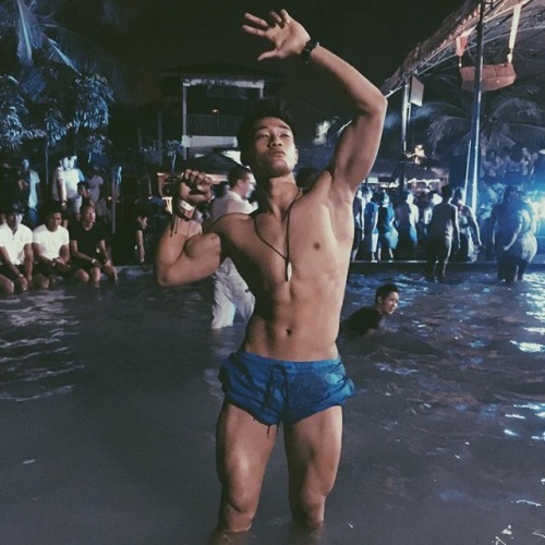 curiousitykorean: sjiguy: shavedarmpitsareyummy: hxnryt: Can anyone tell me his IG? pleaseeeeeeee… H