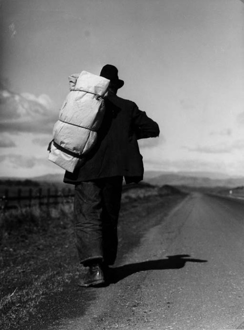 by Dorothea Lange“Bindle Stiff” on road to Sacramento (1935)