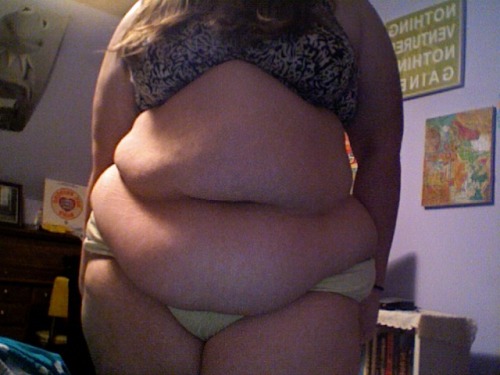 ussbbw:   Parallelpark is celebrating herself. Those watching are revering back. 