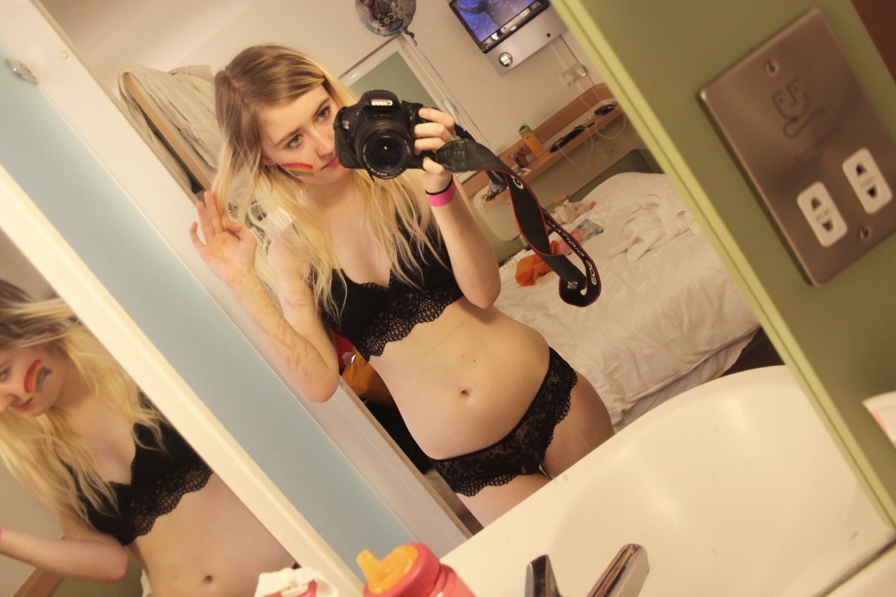 paleandbaked:  So uh, I’m kinda cute. More of me // Buy my porn // Follow my Twitter