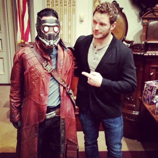 agentmlovestacos:
“ The moment when @prattprattpratt met Star-Lord at @NYSE. #GuardiansOfTheGalaxy #film #Marvel #comics
”
“Whoa … if I’m not in the outfit, who is?!”