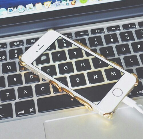 teenagepics:  If you’re a teen you must follow this blog. 