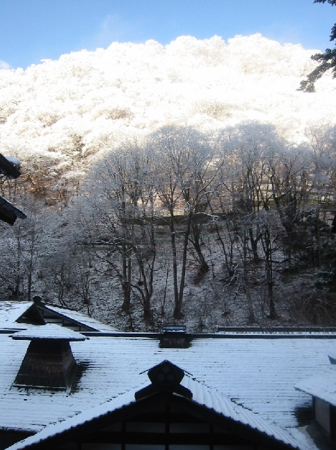 sartorialjohnnyboy:  Hoshi onsen located in Gunma prefecture, Japan: http://www.houshi-onsen.jp/index.html