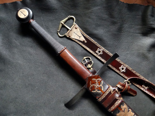  Presenting my most recently completed commission, a scabbard for the Albion Munich. A lot of &lsquo