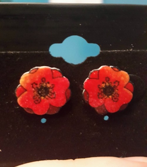 Made some abstract poppy earrings for my mom who is part of the American Legion. 