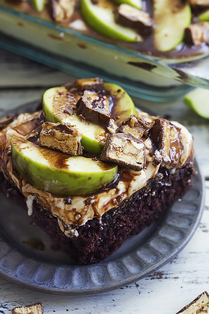 nom-food:  Caramel apple snickers cake