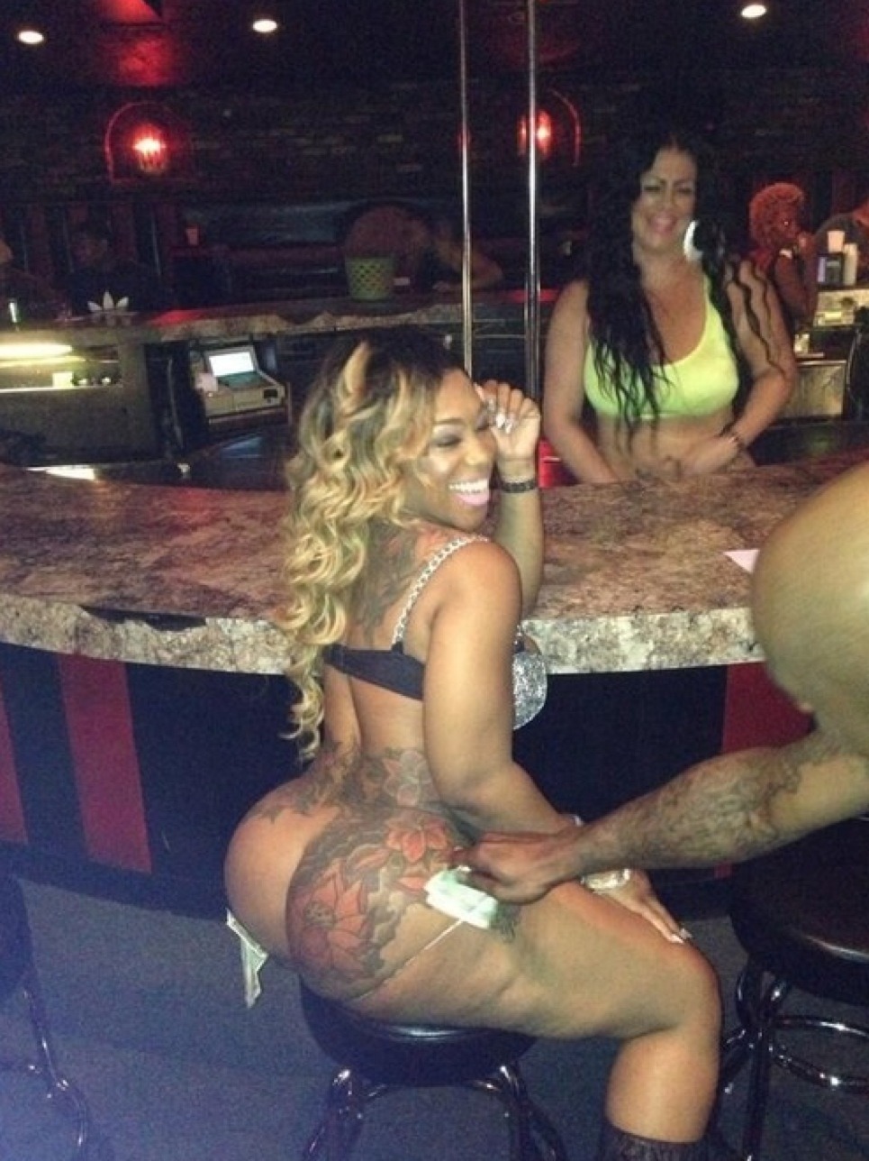 goldieloc:  crazybooty:  DC Dallas  Sittin on a $$maker