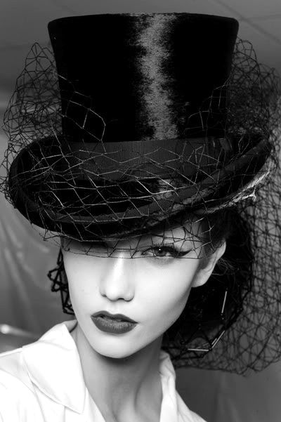 steampunk-girl:  Steampunk GirlSteampunk Girl Twitter  Girls in top hats Unf