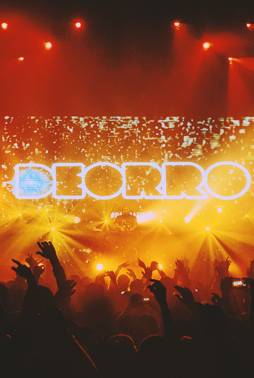 gizmofurious:  Instereo FT. Deorro @ Stereo Live (Houston, TX) Photo Credit: Julian
