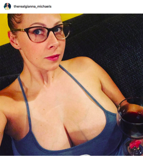 When Gianna Michaels has her hair up and in a comfy plunging neck tee, you know it’s wine o’clock.