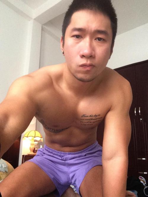 helloasiantop20cmuniverse: traidepquanhta: Trần Hùng - Part 1 He is a $ boy . He need a good 